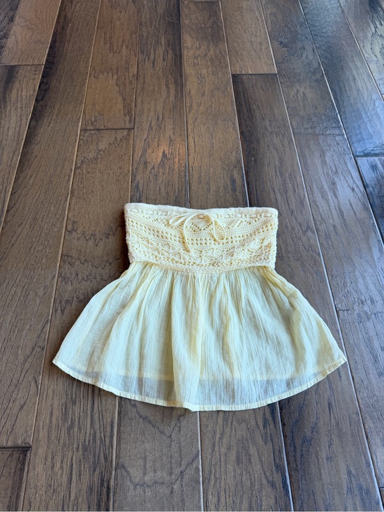 Hollister Tops - Hollister Pale Yellow Crochet Strapless Tube Top